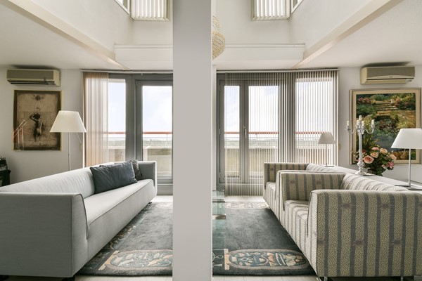 Royaal penthouse met vide, balkon en panoramisch uitzicht